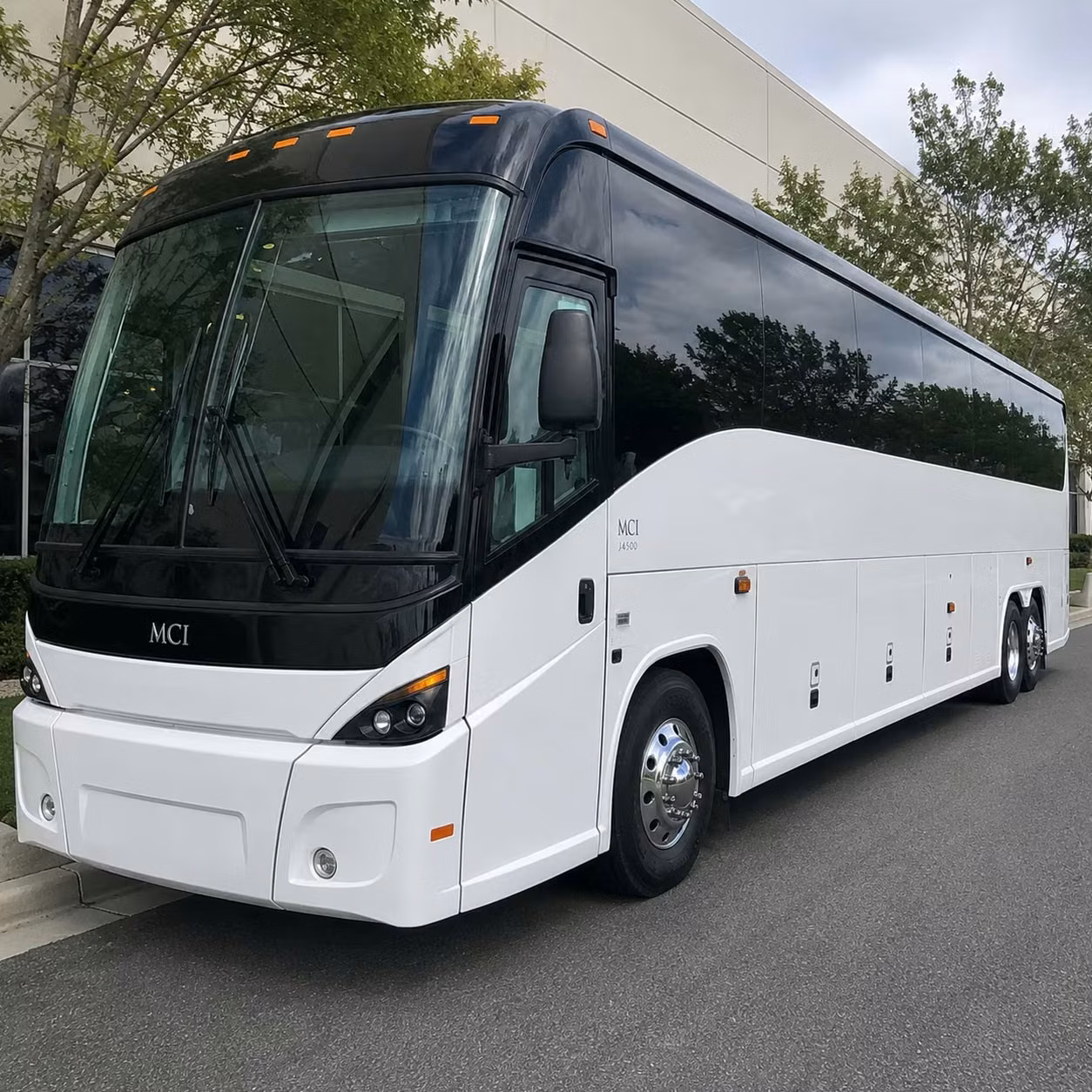 keeping corporate groups moving between indio hotels and palm springs international airport